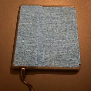Kindle Oasis and Blue Tweed Case - 26GB E-Reader 2021 excellent condition